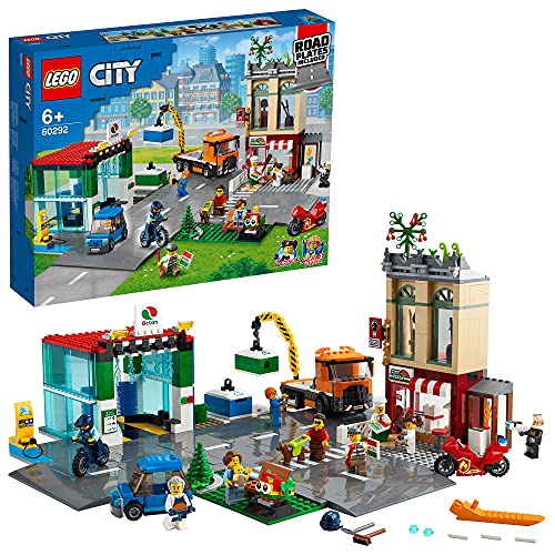 LEGO 60292 City Centro Città con Autolavaggio, Moto, Bici e Camion Giocattolo, Piattaforme Stradali e 8 Minifigure, per Bambini dai 6 Anni in su