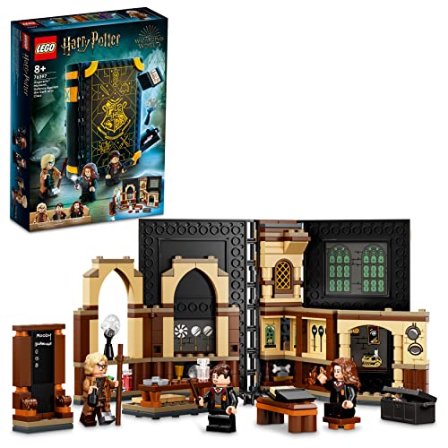 LEGO 76397 Harry Potter Lezione di Difesa a Hogwarts, Libro di Magia, Regalo da Collezione con il Professor Moody, Giochi Playbook Portatili